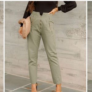 Adorable olive pants with zipper details